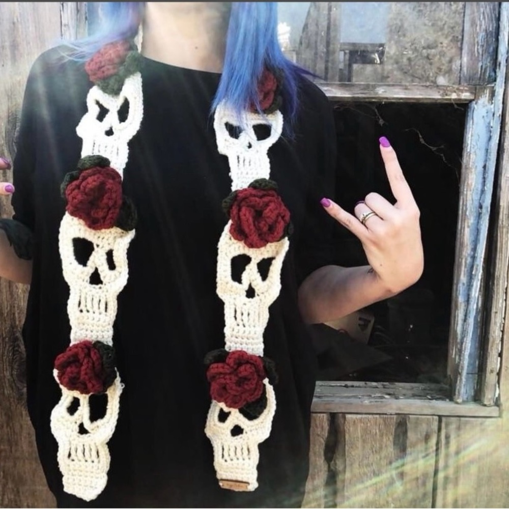 🖤 🖤 Handmade Skull & Roses Crochet Scarf – One Size – Custom Colors Available 🖤
